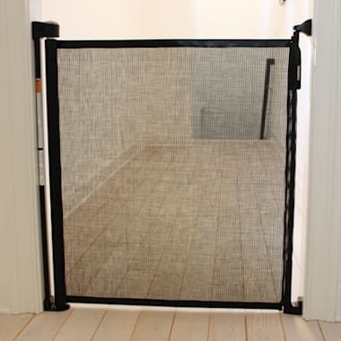 retractable screen gate