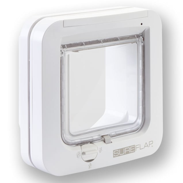 Cat flap outlet with microchip identification