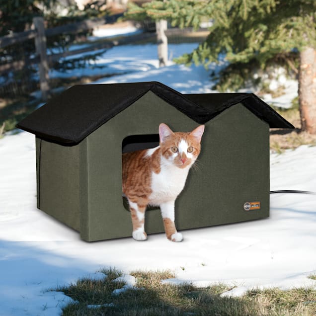 Our first outside cat house! I know straw is better than a blanket