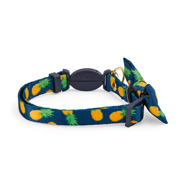 Breakaway cat collar with bow outlet