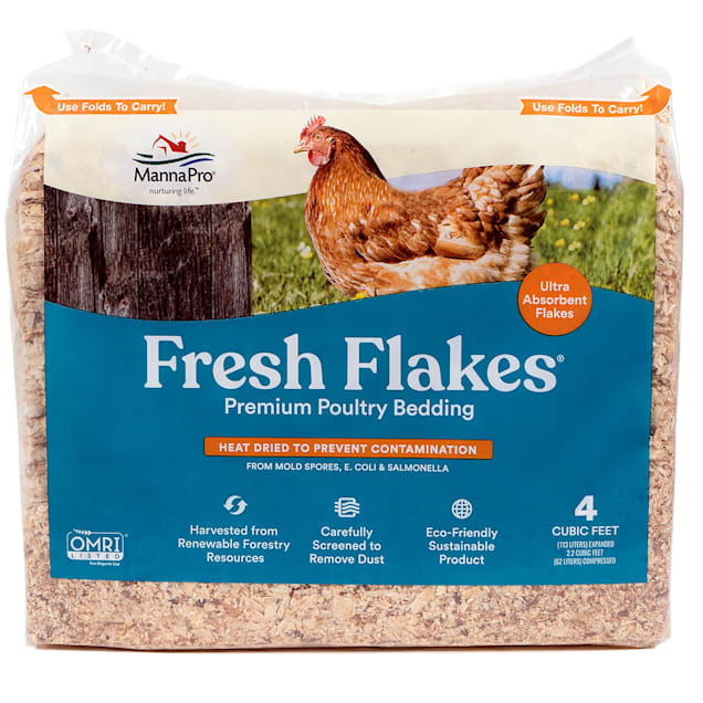 Manna Pro Fresh Flakes 4 Cubic Feet Chicken Poultry Bedding, 12 lbs. - Carousel image #1