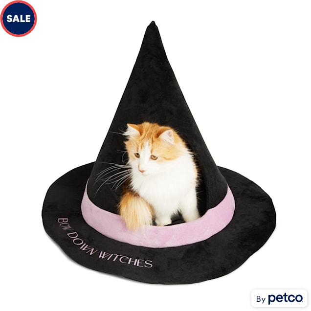 Hat on top the bed