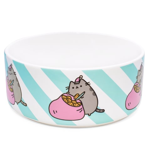 pusheen holding donut