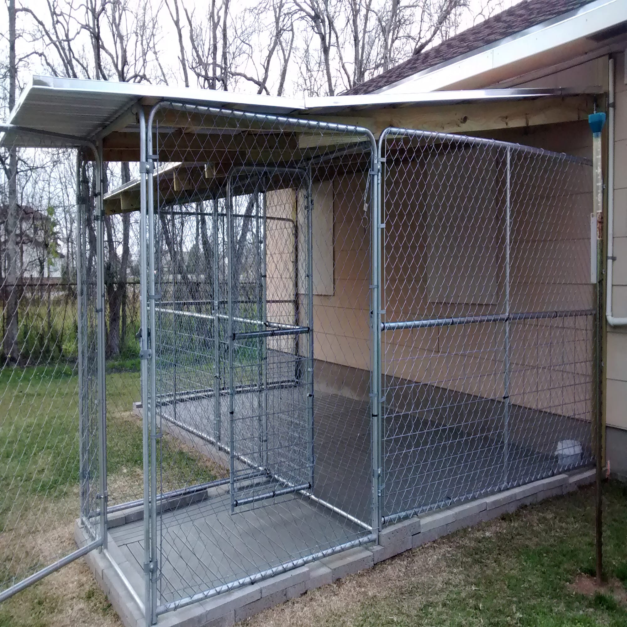 Dog kennel clearance decking