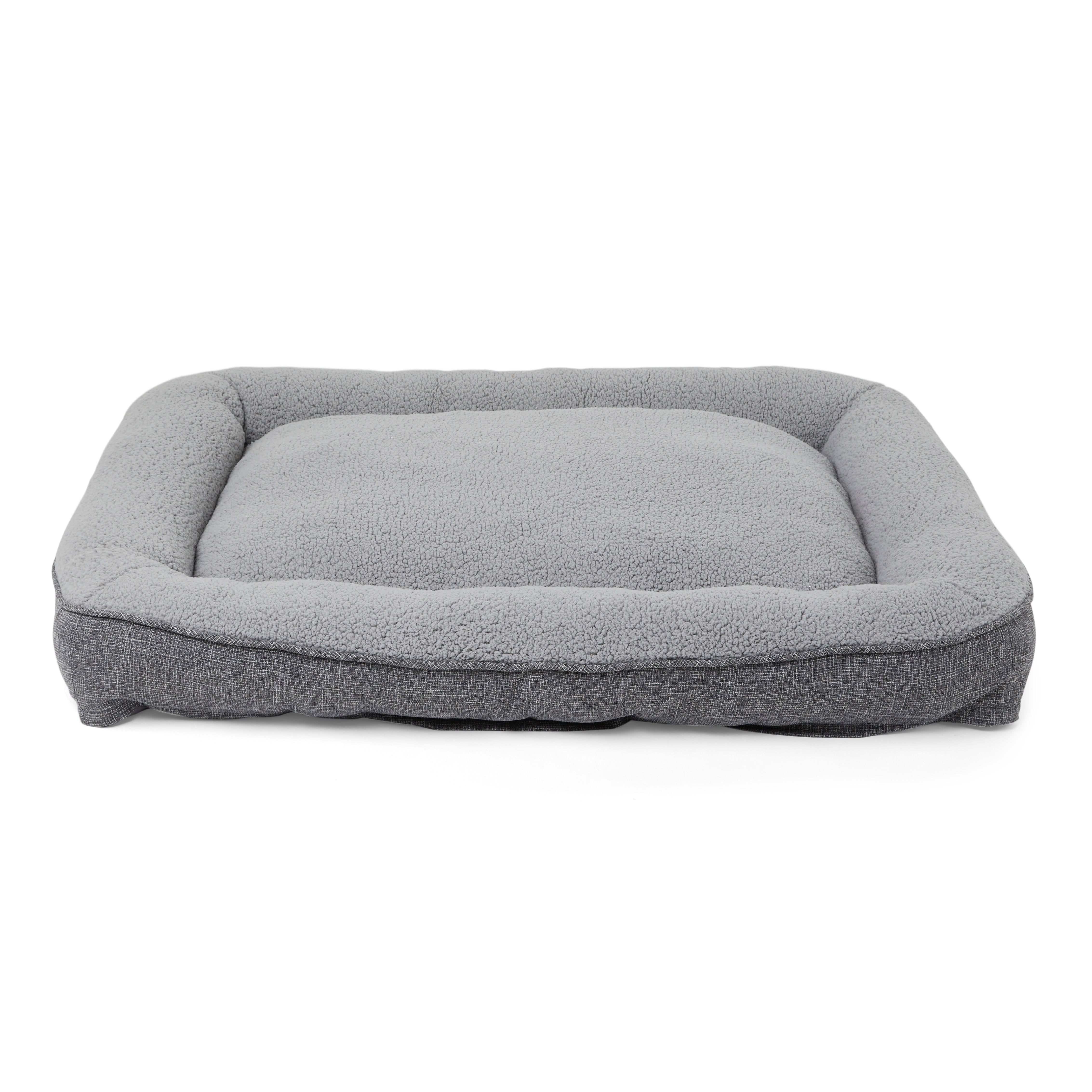 Murrow Large Polyfill Lounger Classic Dog Bed Archie & Oscar Size: 36 W x 27 D x 8 H