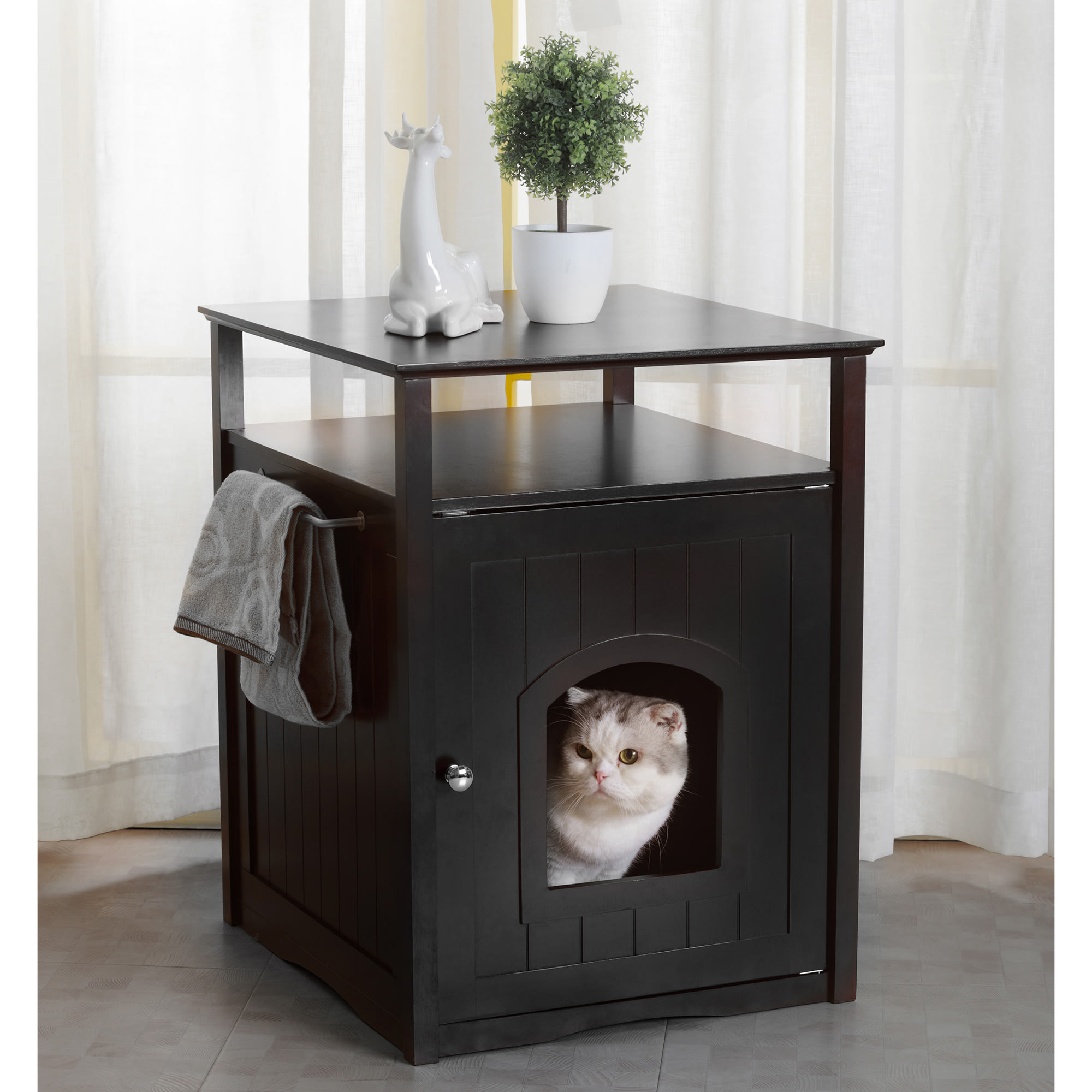 Kitty litter outlet box with cover