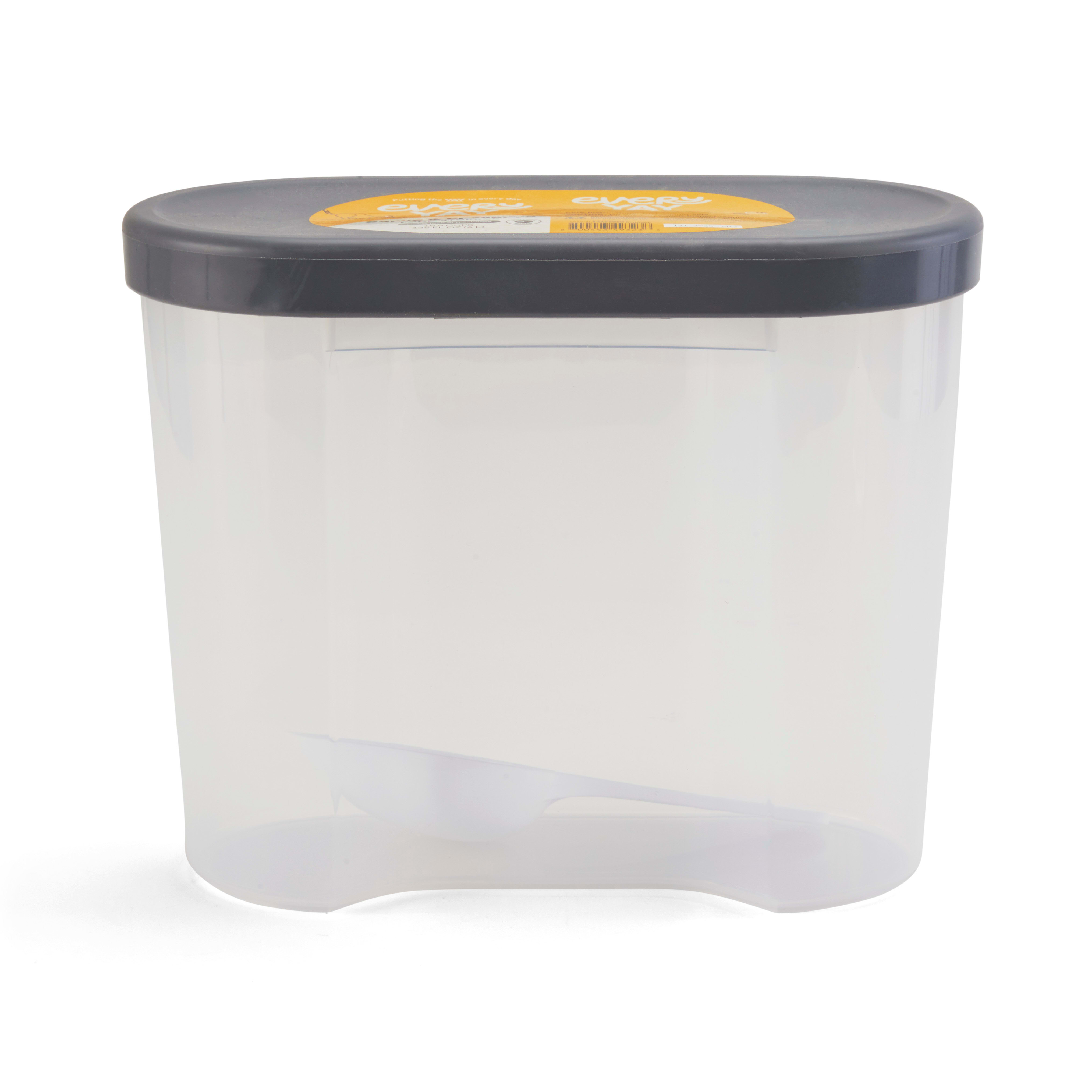 Cat food outlet canister